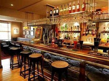 Holland Arms Hotel Gaerwen Экстерьер фото