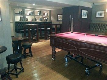 Holland Arms Hotel Gaerwen Экстерьер фото