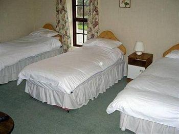 Holland Arms Hotel Gaerwen Экстерьер фото