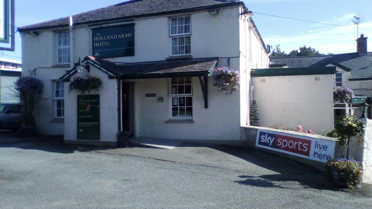 Holland Arms Hotel Gaerwen Экстерьер фото